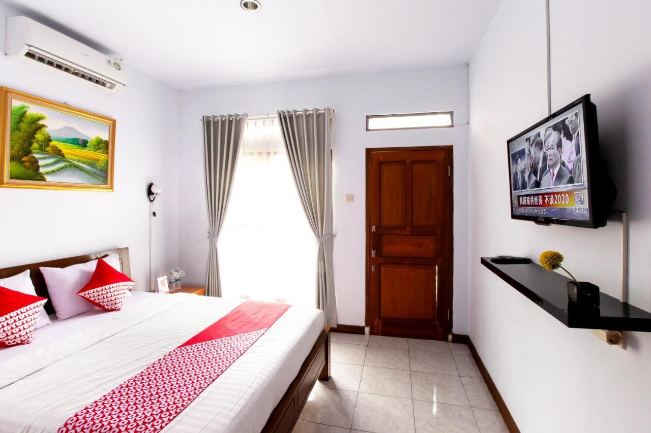 OYO 569 Cigadung Guest House Bandung Exterior foto