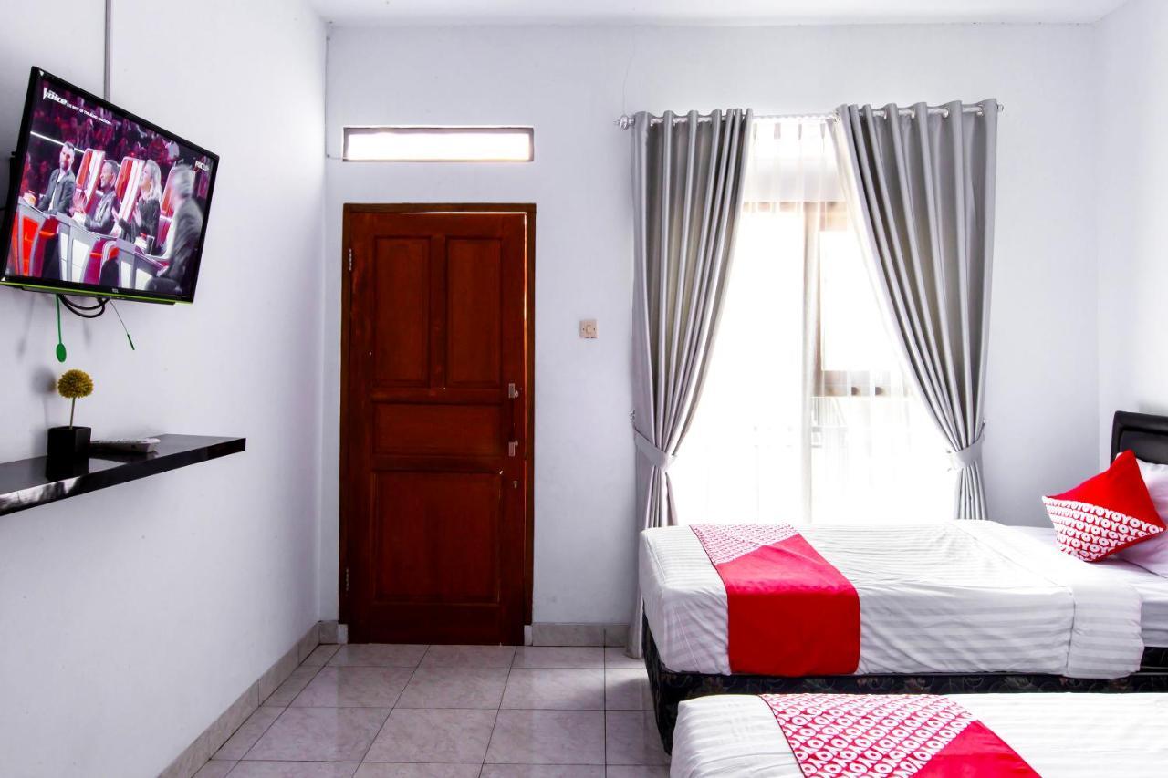 OYO 569 Cigadung Guest House Bandung Exterior foto